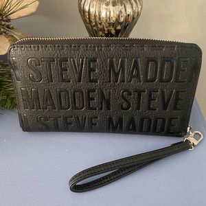 Steve Madden large black wristlet